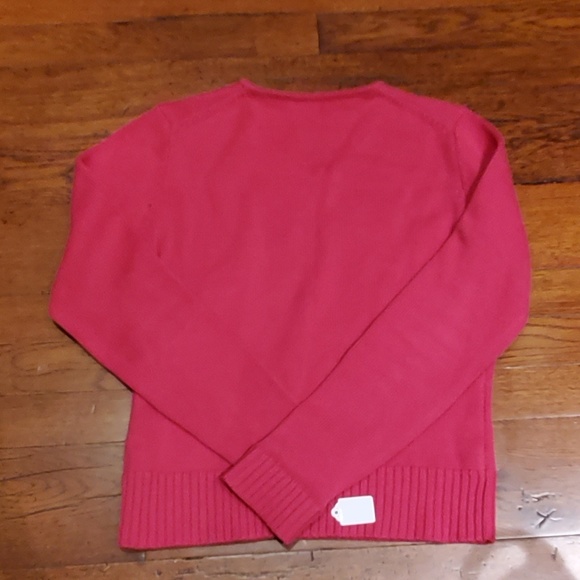 A cute retro sweater. - Picture 2 of 3